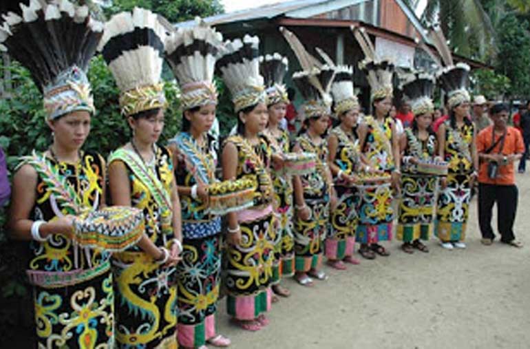 Sejarah Awal Adanya Suku Dayak di Indonesia