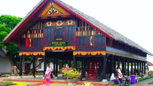 Rumah adat suku aceh