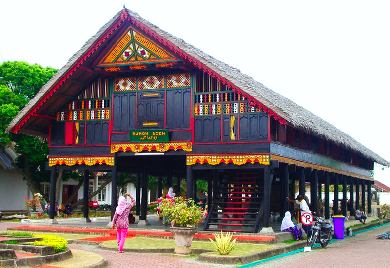 Sistem kemasyarakatan Suku Aceh