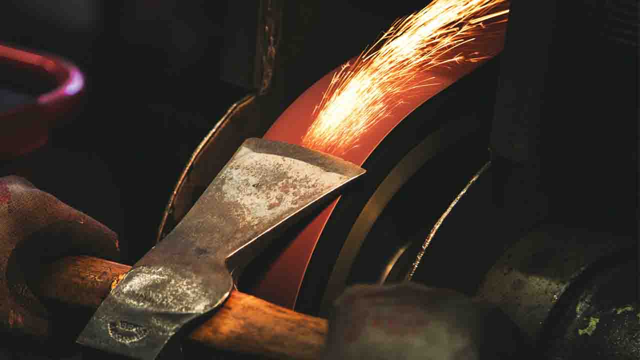 Perkembangan besi dan baja