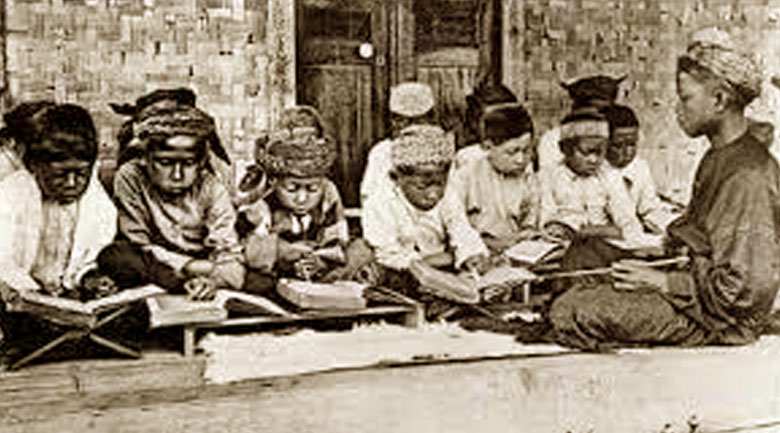 Hubungan seni budaya lokal dan tradisi Islam