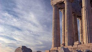 Parthenon2C kuil dipersembahkan untuk dewi Athena