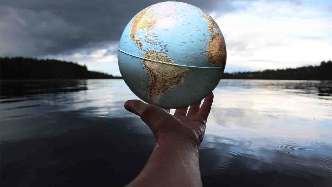 Dampak positif dan negatif globalisasi, serta bagaimana menyikapinya