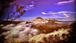 Puncak Gunung Jayawijaya di