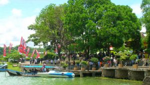 pinggir waduk gajah mungkur