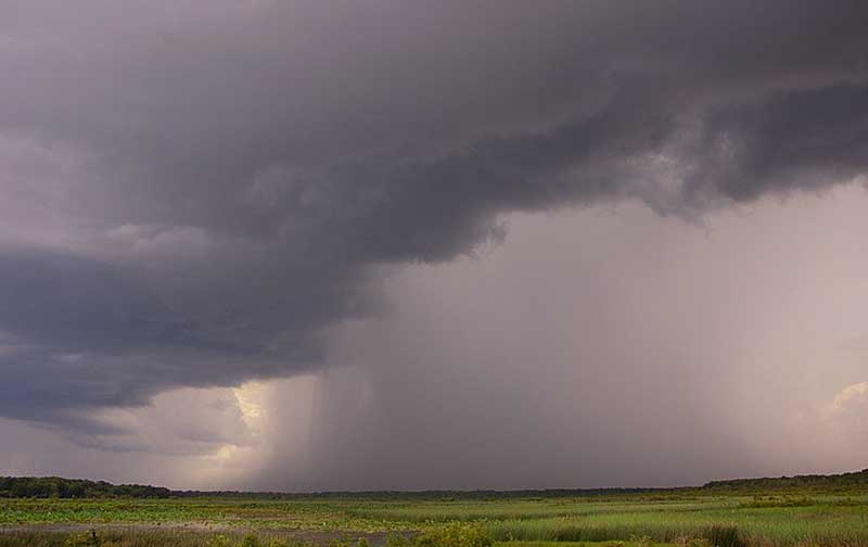 Penyebaran daerah hujan dan musim di Indonesia