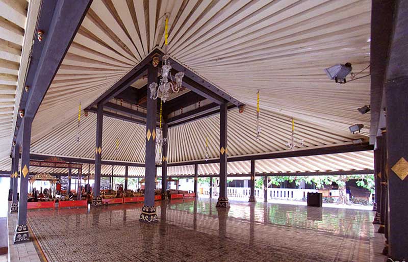 Akulturasi sistem bangunan dan tata kota di Indonesia