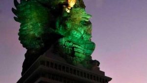 Patung Garuda Wisnu Kencana
