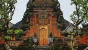 Pura wisata bersejarah di ubud Bali Indonesia 640x640 1