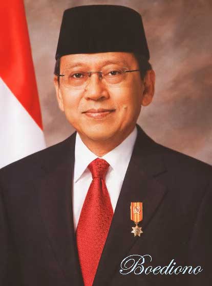 Tentang Prof. Dr. Boediono