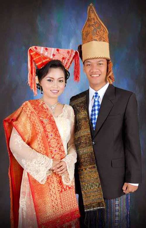 Pakaian Adat Sumatera Utara dan Penjelasannya Lengkap Gambar