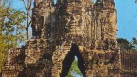 Kuil Bayon di kota Angkor Thom