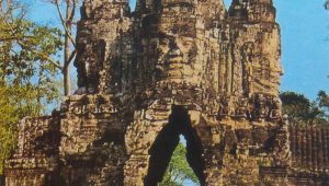 Kuil Bayon di kota Angkor Thom