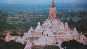 Pagoda Ananda di Kota Pagan