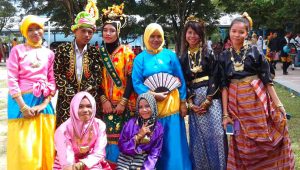 Pakaian-Adat-Remaja-Sulawesi-Tenggara Pakaian Adat Remaja Sulawesi Tenggara