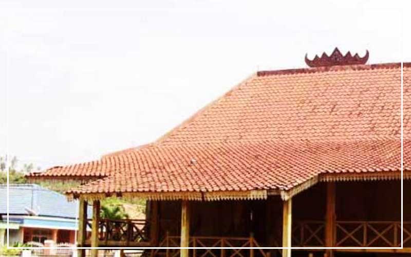 Atap ijan geladak rumah adat Lampung gambar Atap ijan geladak rumah adat Lampung