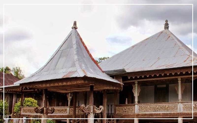 Ruang pusiban rumah adat Lampung Gambar Ruang pusiban rumah adat Lampung