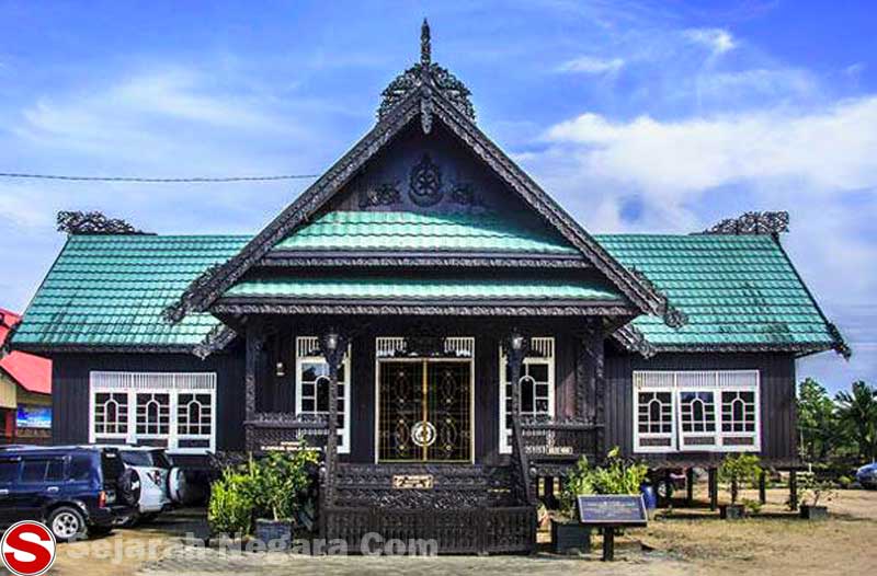 Gambar Rumah Adat Kalimantan Utara