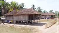 Rumah adat Lampung di perkampungan