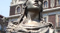 Patung Patung Cuauhtemoc