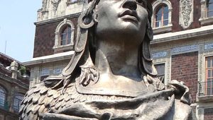 Patung Patung Cuauhtemoc