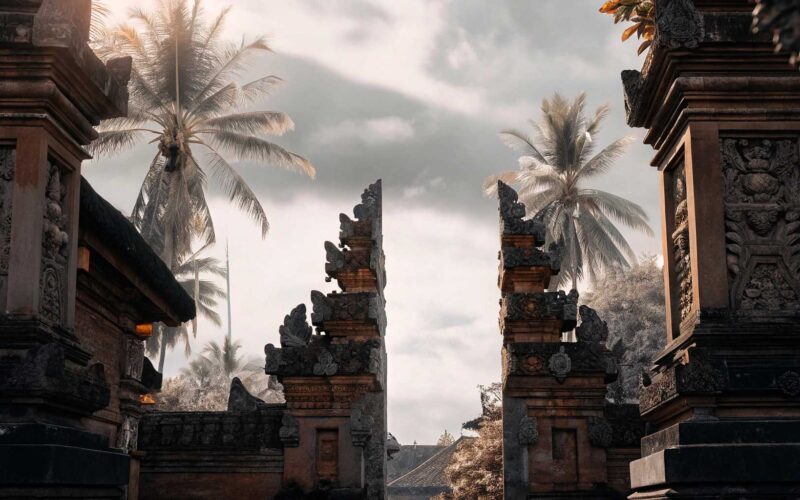 Sistem Kepercayaan Zaman Kerajaan Hindu-Buddha di Indonesia: Warisan Spiritual yang Masih Bertahan
