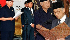 5 isu masa pemerintahan Habibie