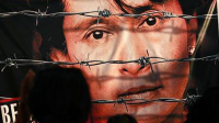 Aksi manuver politik Suu Kyi