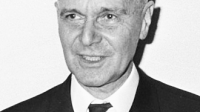 Jan Tinbergen penerima Nobel Ekonomi pertama 1969