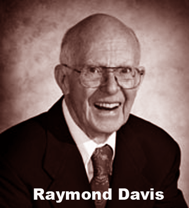 8 penghargaan Raymond Davis seorang fisikawan yang berbudi