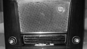Sejarah masuknya radio ke Indonesia