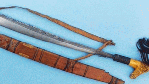 senjata-tradisional-mandau-kalimantan senjata tradisional mandau kalimantan